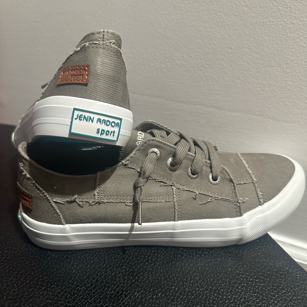 Jenn Ardor Gray Minimalist Sneakers WOMENS 8.5